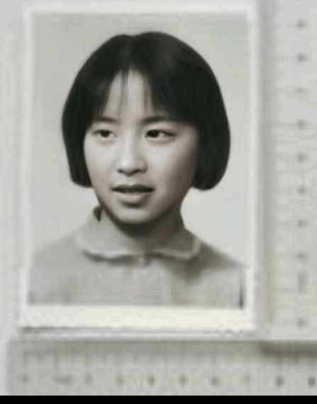 手机上老照片如何修复？只需一键，让模糊的老照片恢复彩色