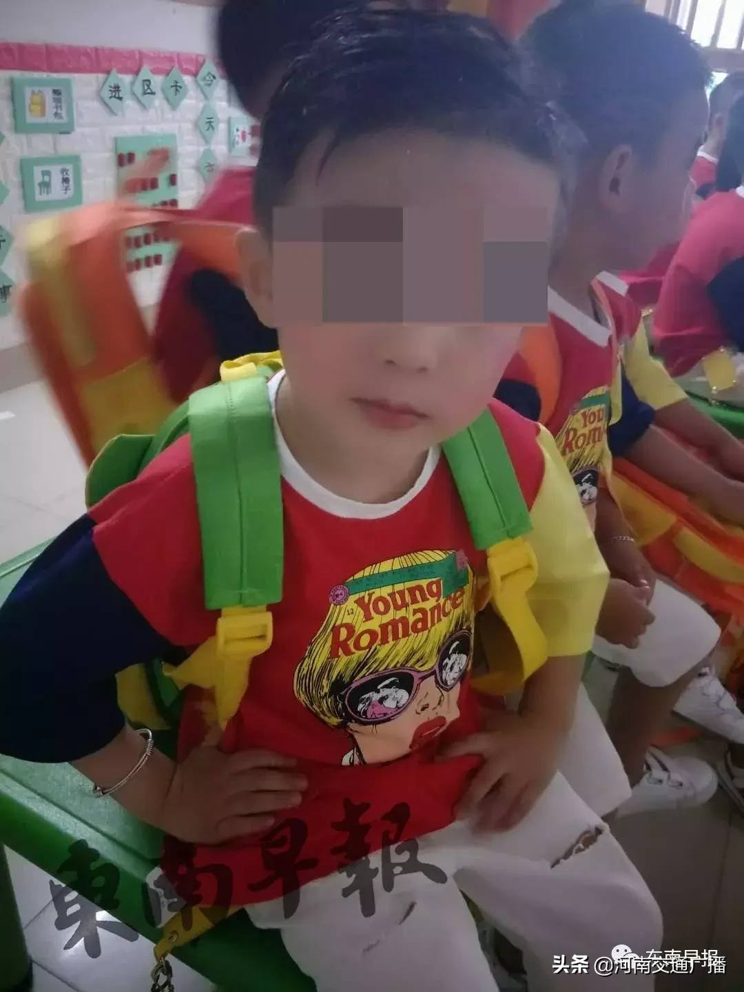 悲剧！5岁男孩倚靠玻璃护栏，竟从5楼坠亡！疑似护栏螺丝出现松动