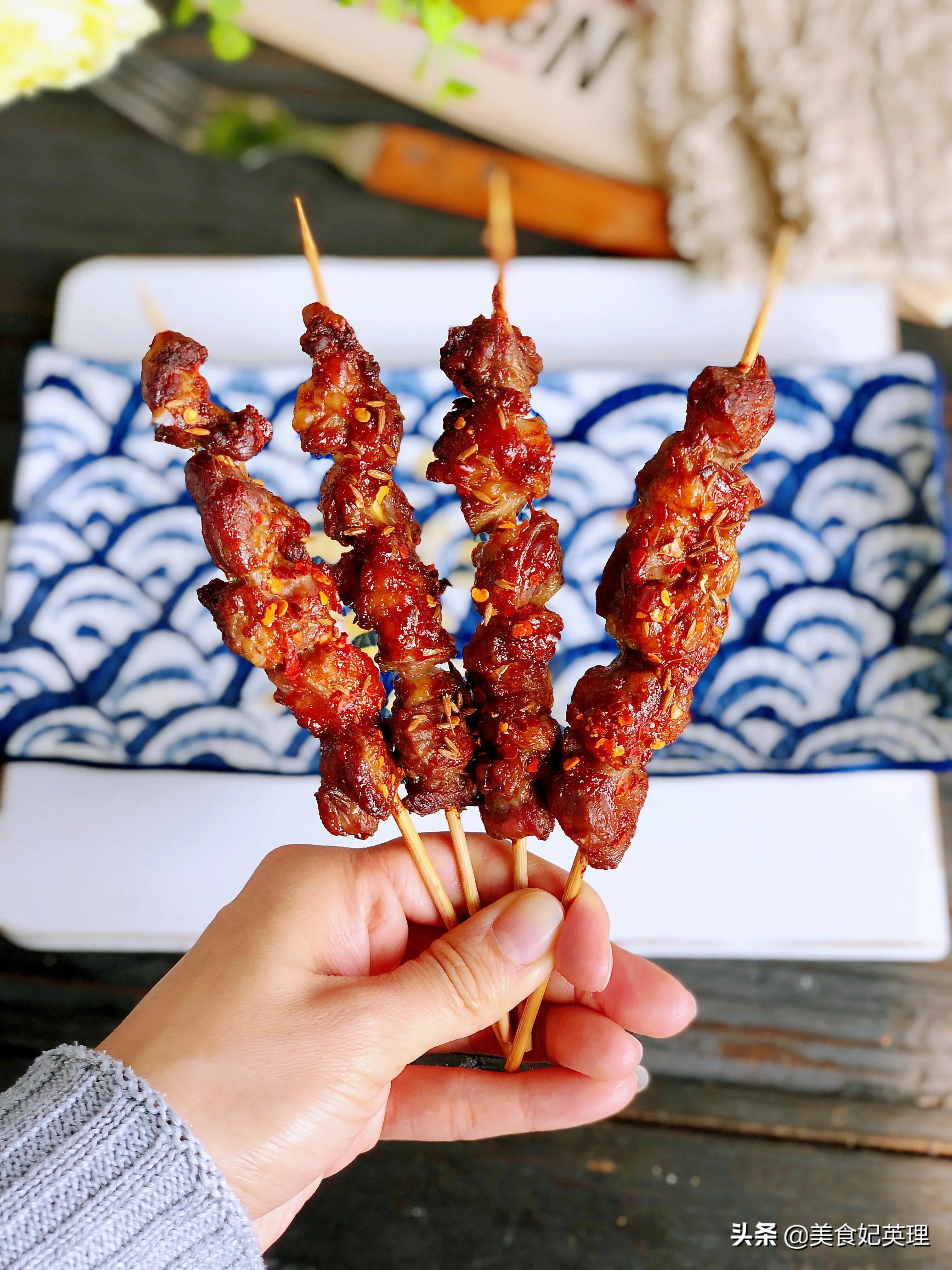 想吃烤串出不去？自己在家做！1斤肉15串大肉块超过瘾，省钱好吃