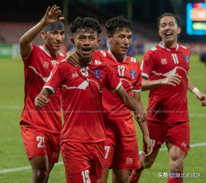 尼泊尔足球队(2胜1平2负！亚洲鱼腩大翻身，国足邻居首次拿到区域大赛的亚军)