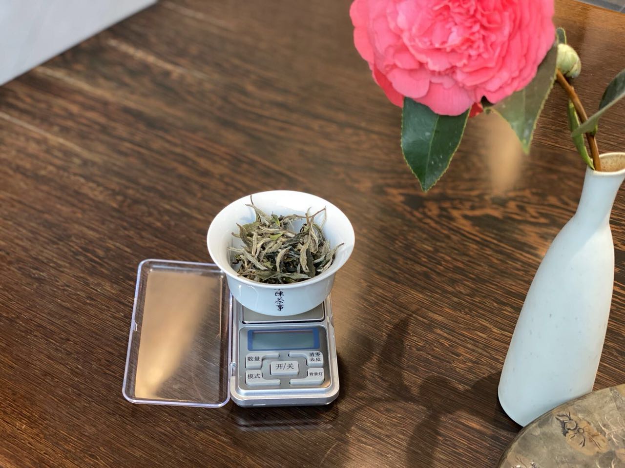 盖碗、玻璃杯、茶壶，究竟哪一个才是白茶、绿茶、红茶的好搭档？