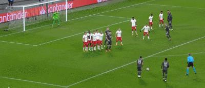 欧冠：莱比锡3-2送曼联出局！安赫独造3球，博格巴补时造险