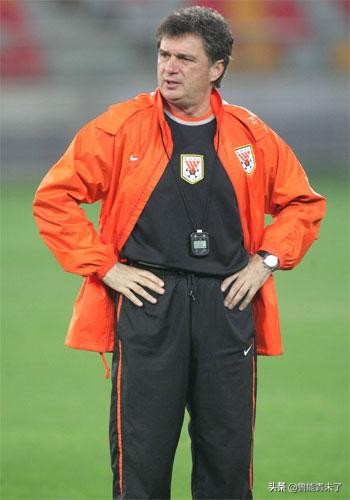 山东鲁能泰山历任主教练一览(鲁能职业联赛27年经历17任主教练,宵鹏从