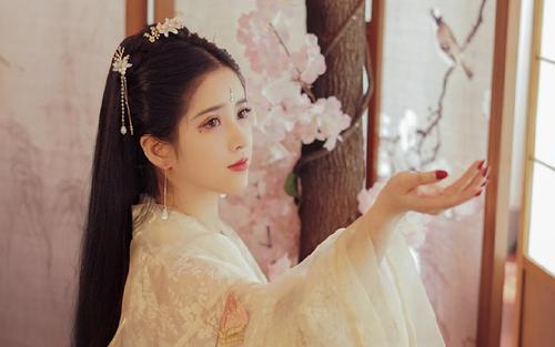 红颜倾城，美人如花隔云端，有感于林黛玉的《五美吟》