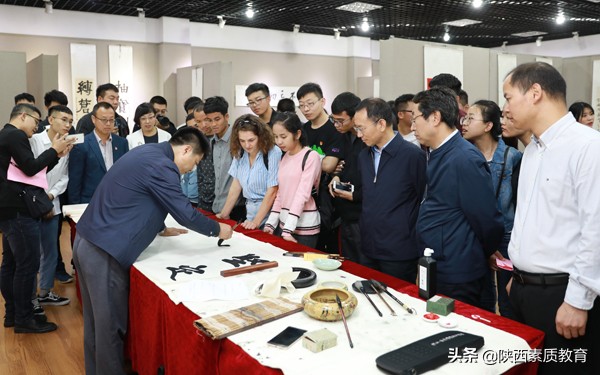 勉县武侯中学优秀毕业生赵元琪在西北农林科技大学成功举办书法展