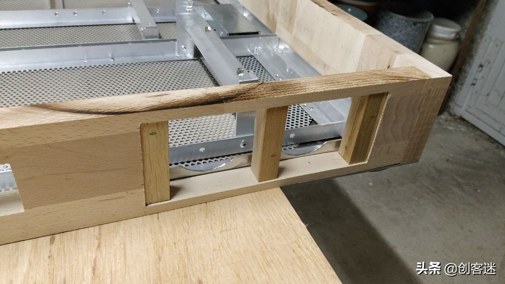 如何自己动手制作一个水冷一体电脑桌,充分利用空间