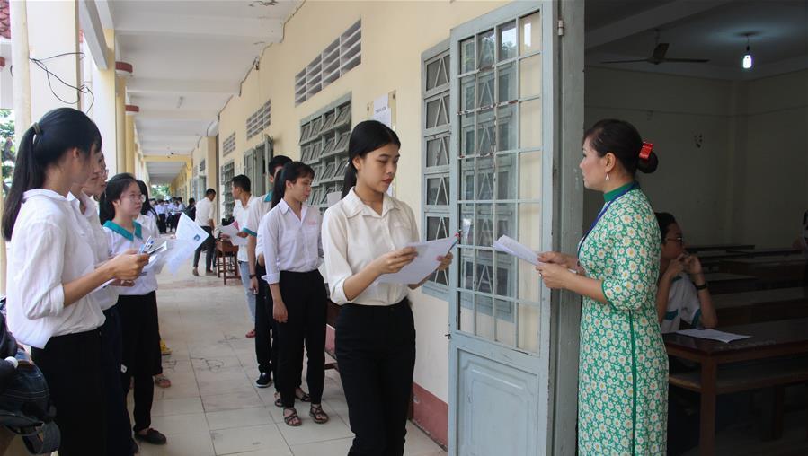 直击越南全国88万人高考！祈福和刷题一样壮观