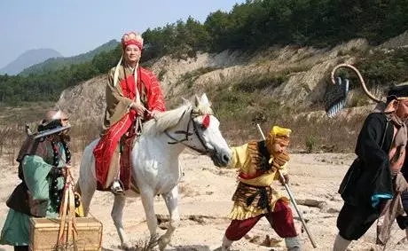 《西游记》天蓬元帅猪八戒地位崇高，为何因调戏嫦娥就被贬下界？