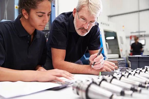 加拿大工程专业到底学些什么？未来的工作就业前景会是怎么样？