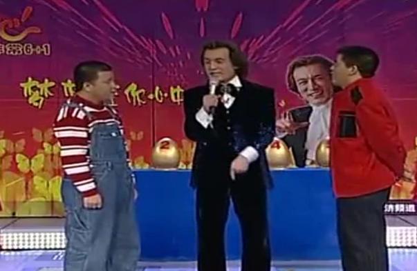 拒做赵本山徒弟，又当众殴打交警的魏三，如今49岁直播捞金惹争议