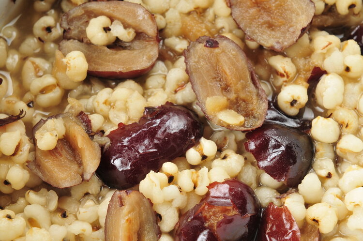 湿气重的人，身体会有6个表现，中了三个以上该提醒自己祛湿了