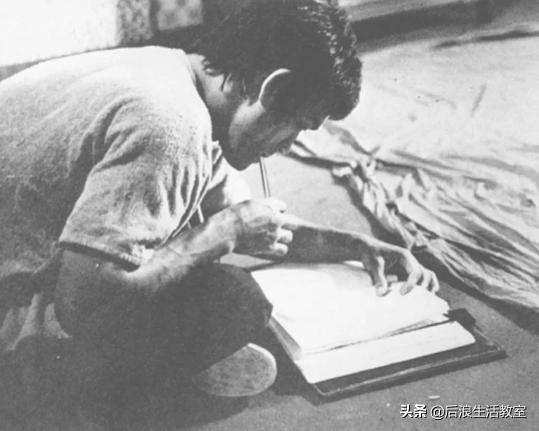 我是李小龙自述画传(“一介武夫”是80年来我们对李小龙最深的误解)