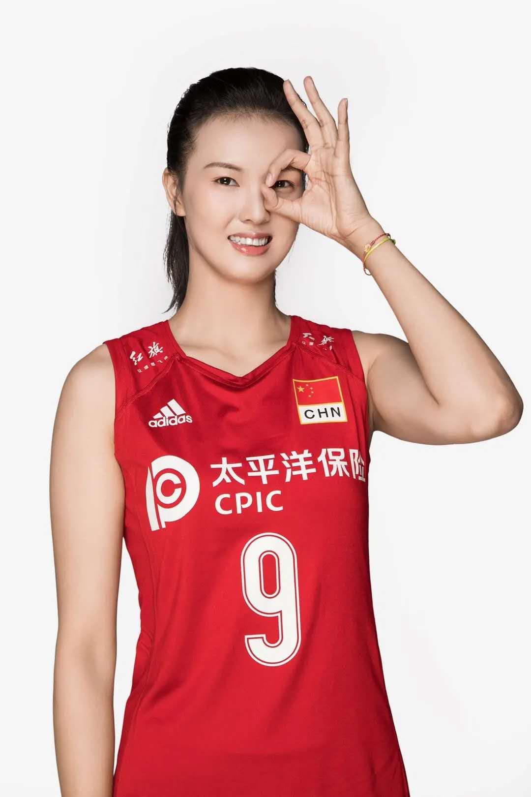 女排世界杯定妆(中国女排发布16人定妆照,意外没有曾春蕾,却有2名非