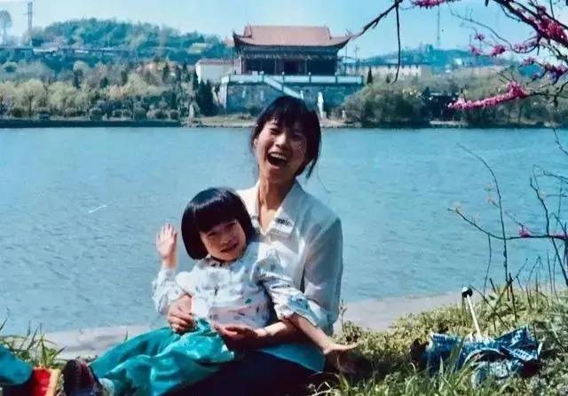 那个宁可贷款读哈佛，也要拒绝保送北大的农村女孩，如今咋样了？