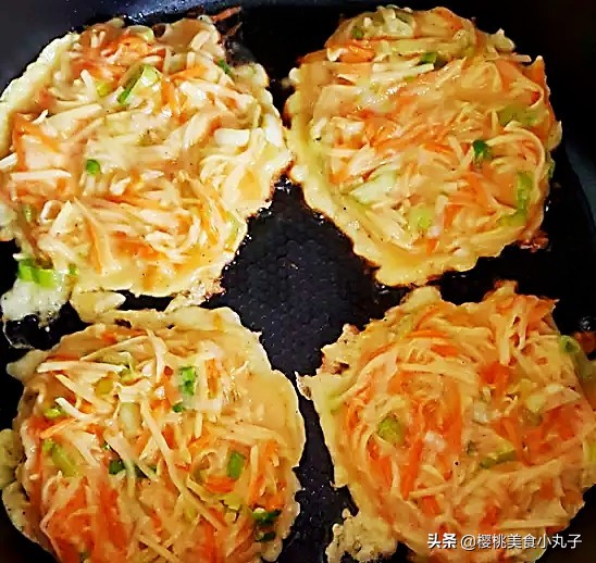 鸡蛋土豆饼做法（1个土豆2个鸡蛋10分钟做好早餐饼）