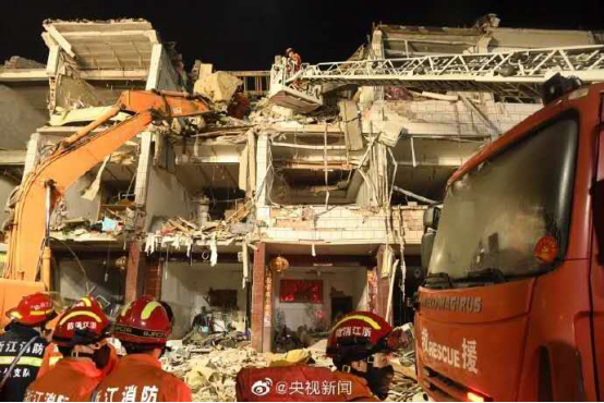 21人死亡！贵州载高考生公交车坠湖，遇难者身份曝光：2020，每一天都是劫后余生