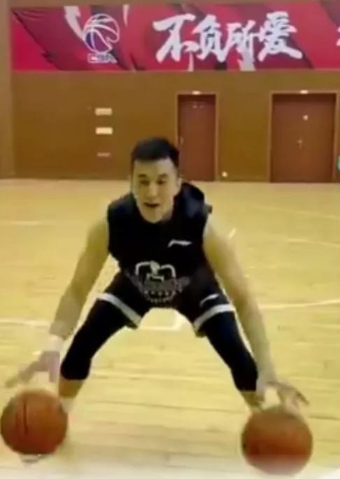 辽宁本钢对战天津先行者，20分大胜。虽然取胜，却显落寞！