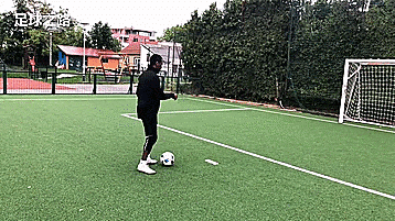 踢足球能用脚尖吗(来自巴西的一种足球技巧：脚尖射门技巧)