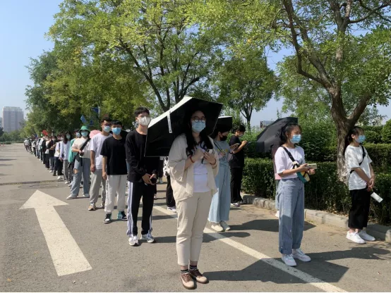 现场直击！高校核酸大筛查，安全有序迎开学