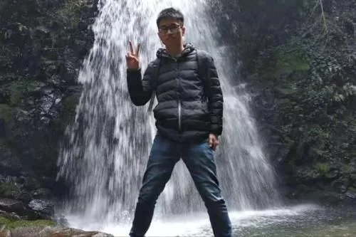 中南大学研究生跳楼身亡，悲剧根源并非论文，而是不愿后退的坚持