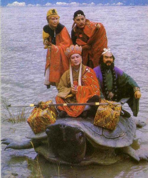 最后的老白鼋出来很及时,似乎等候已久,他的身份除了是被夺了水第