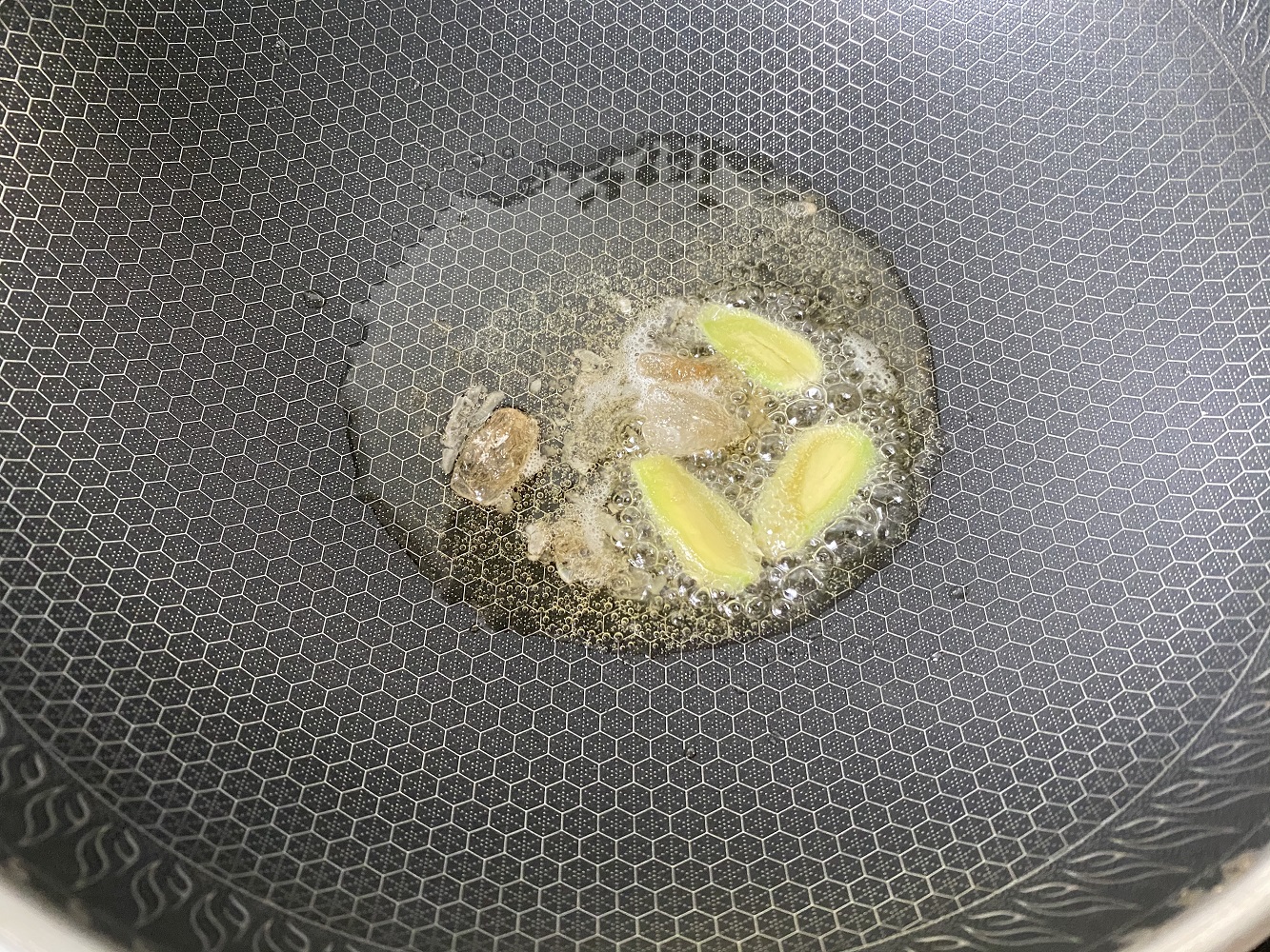 香菇烧鸡怎么做最好吃（2个小妙招香菇烧鸡鲜嫩美味）