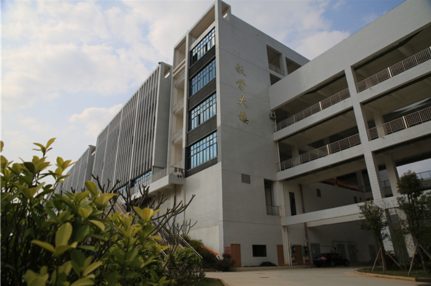 这所大学，是广西八桂警官的摇篮，毕业生就业率保持在97%左右