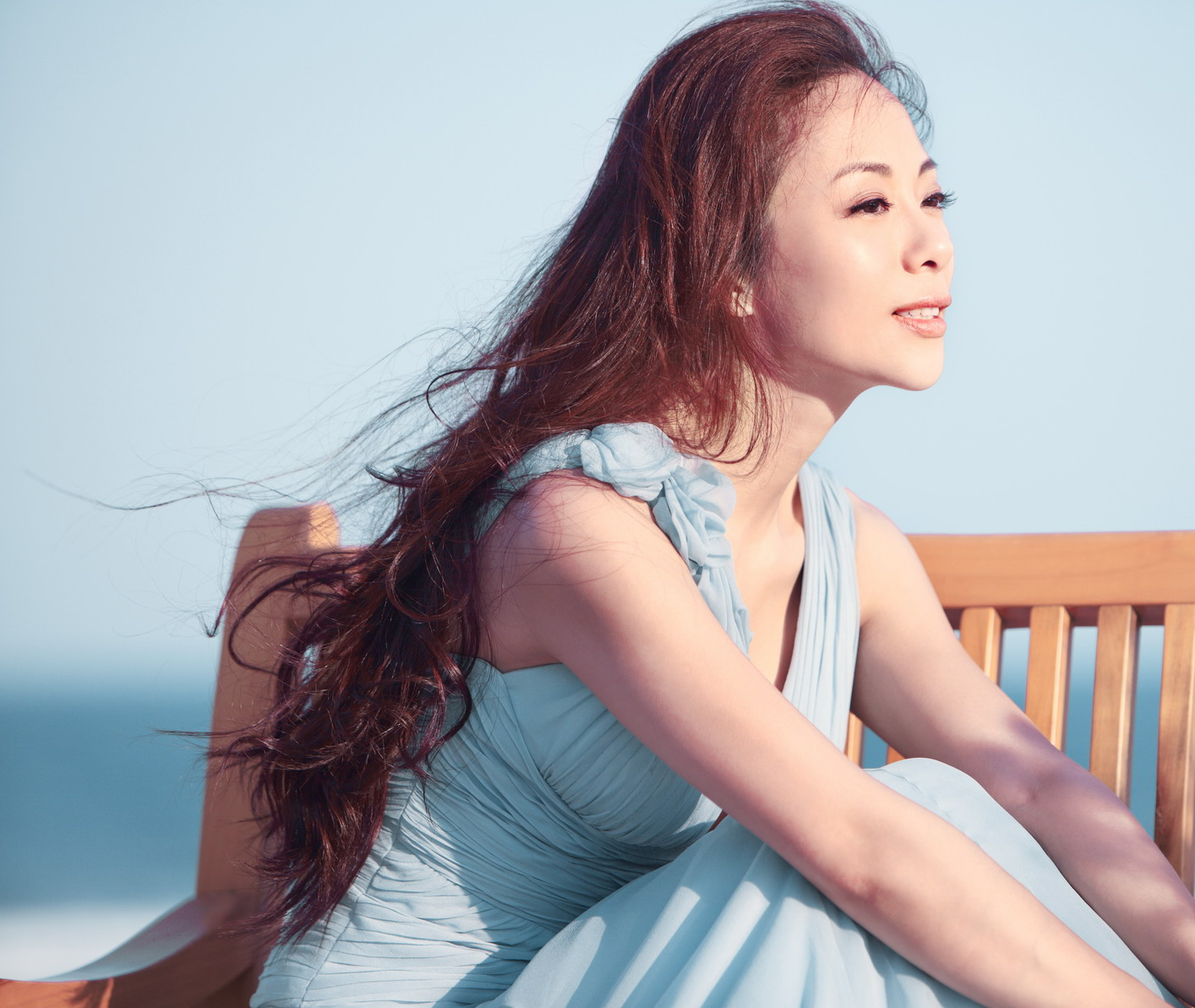 在拍摄电视剧《小城往事》的时候,他结识了女演员何珈好.