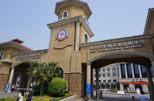 大学里出现英语“天花板”，学生感到食不下咽，安心吃口饭太难了