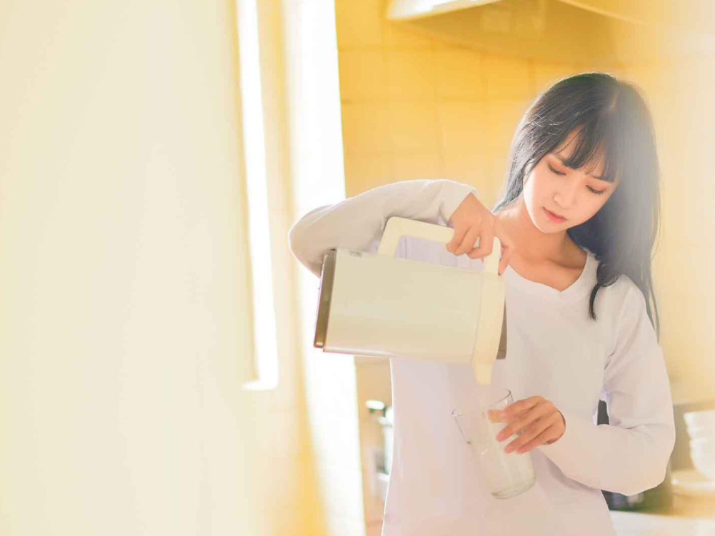 女人不爱你了，不会直接明说，而是用4种暗示让你提分手