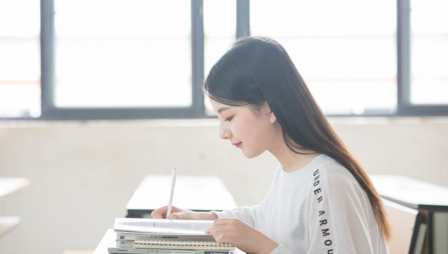 当代女大学生发型鉴赏，自以为引领潮流趋势，实则更像70后大姨