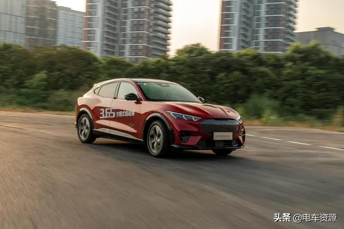 「电马」来袭！Model Y慌了吗？试驾福特Mustang Mach-E