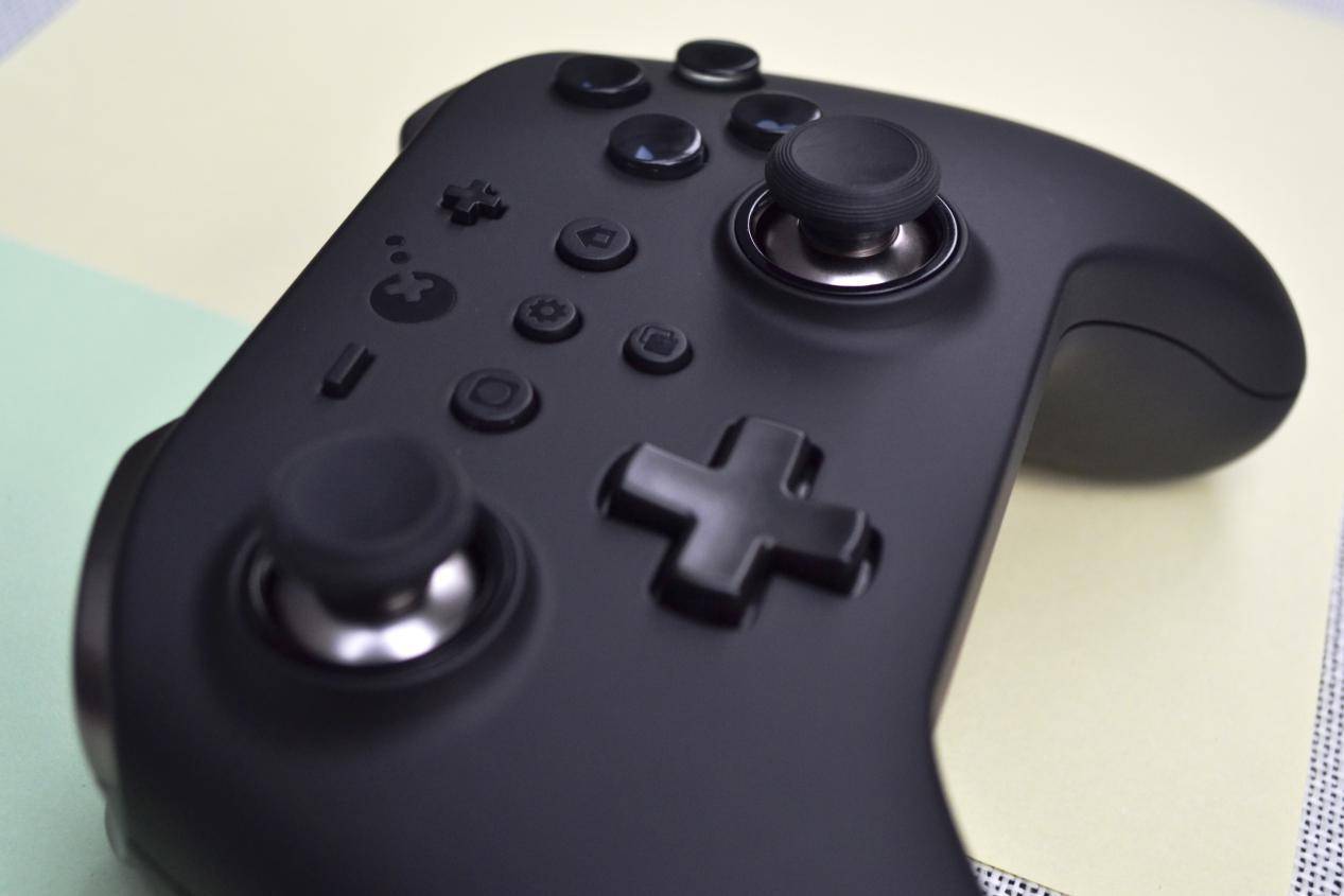 谷粒GuliKit金刚PRO手柄试玩——百变战术任你逍遥