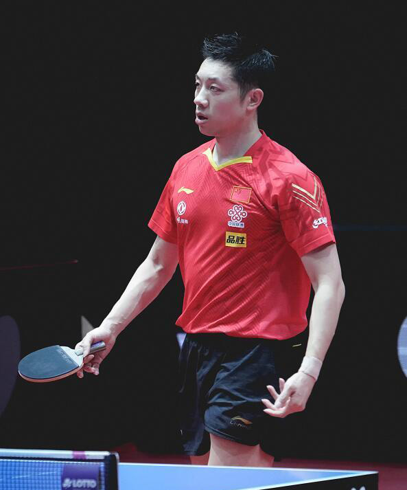 许昕是直板吗("黄金左手"许昕:国乒现役最后直板,一个把旋转玩到极致