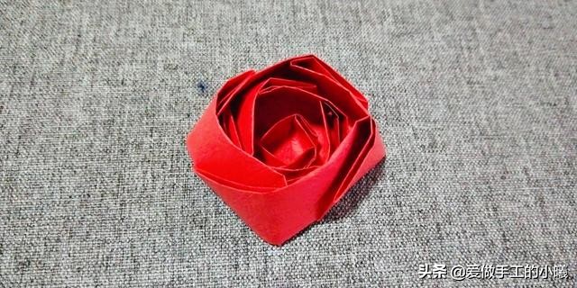 教你用简单的方法折一朵漂亮的玫瑰花