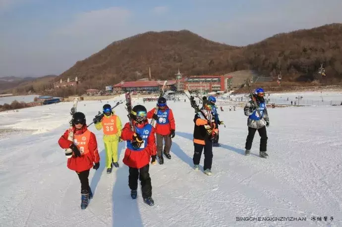 单板滑雪u型场地图(哈尔滨帽儿山高山滑雪场，滑雪发烧友驰骋的乐园)