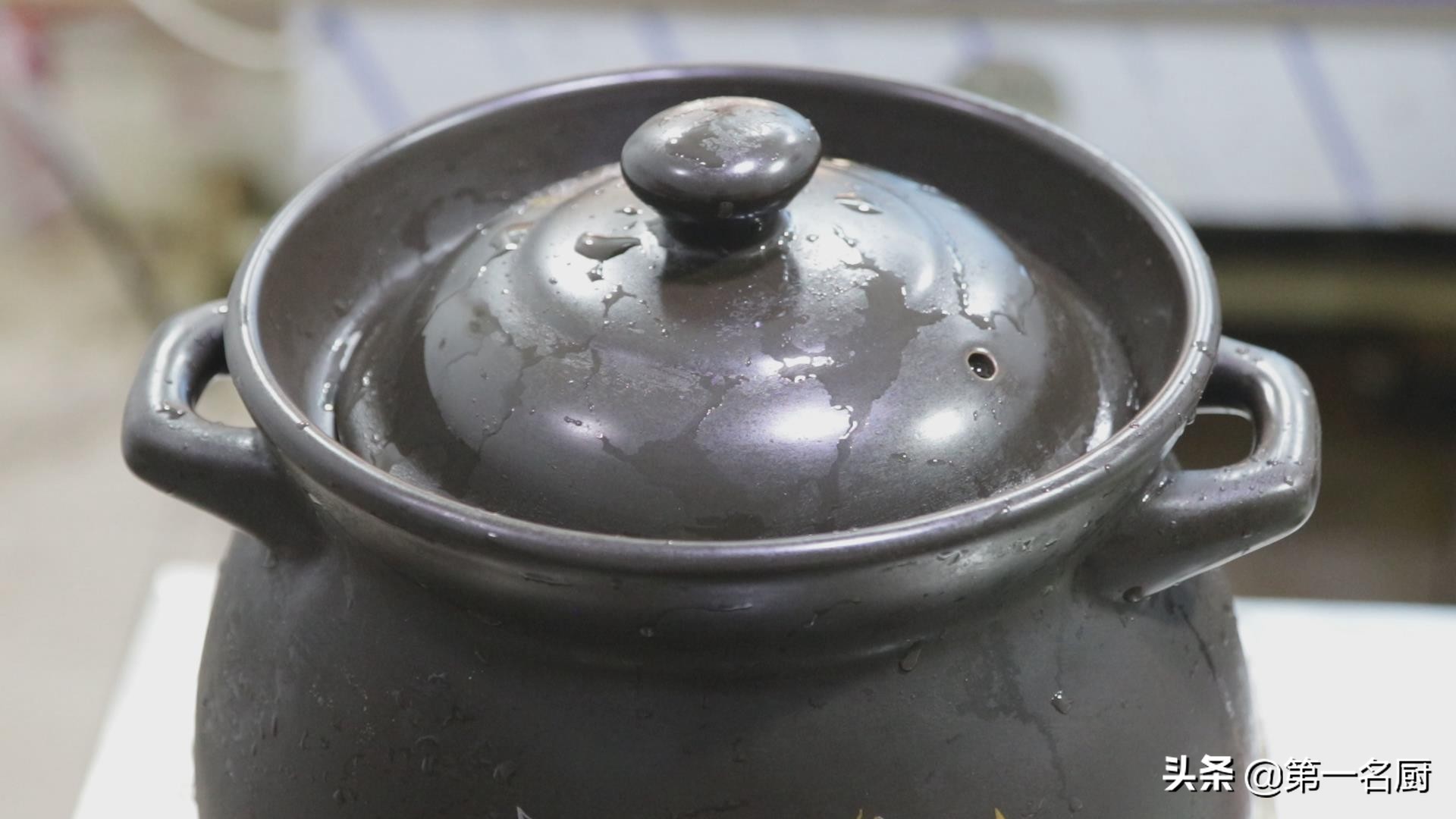 这才是冰糖炖雪梨的正确做法,酸甜可口吃不够,大人小孩都能喝
