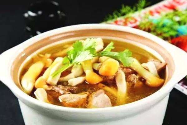 鸡油菌的功效与作用(德国人最爱吃的菌子) - 行就行