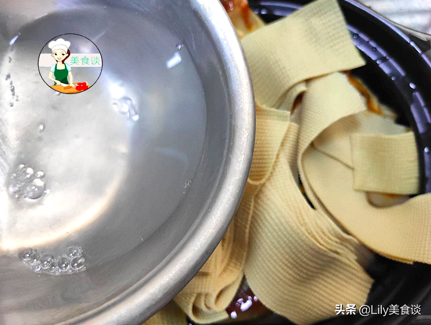 冷天，家人最馋我做的腐竹鱼头煲，焖一锅特鲜美，好吃营养又好做