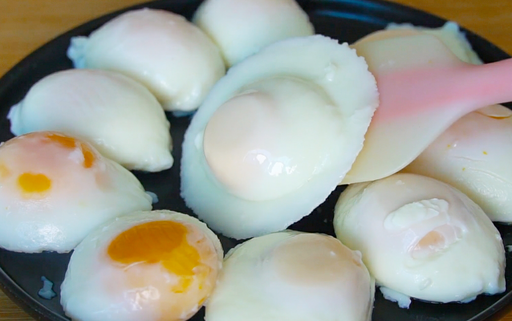 水煮荷包蛋的做法（牢记3要3不要鸡蛋光滑完整不破皮）
