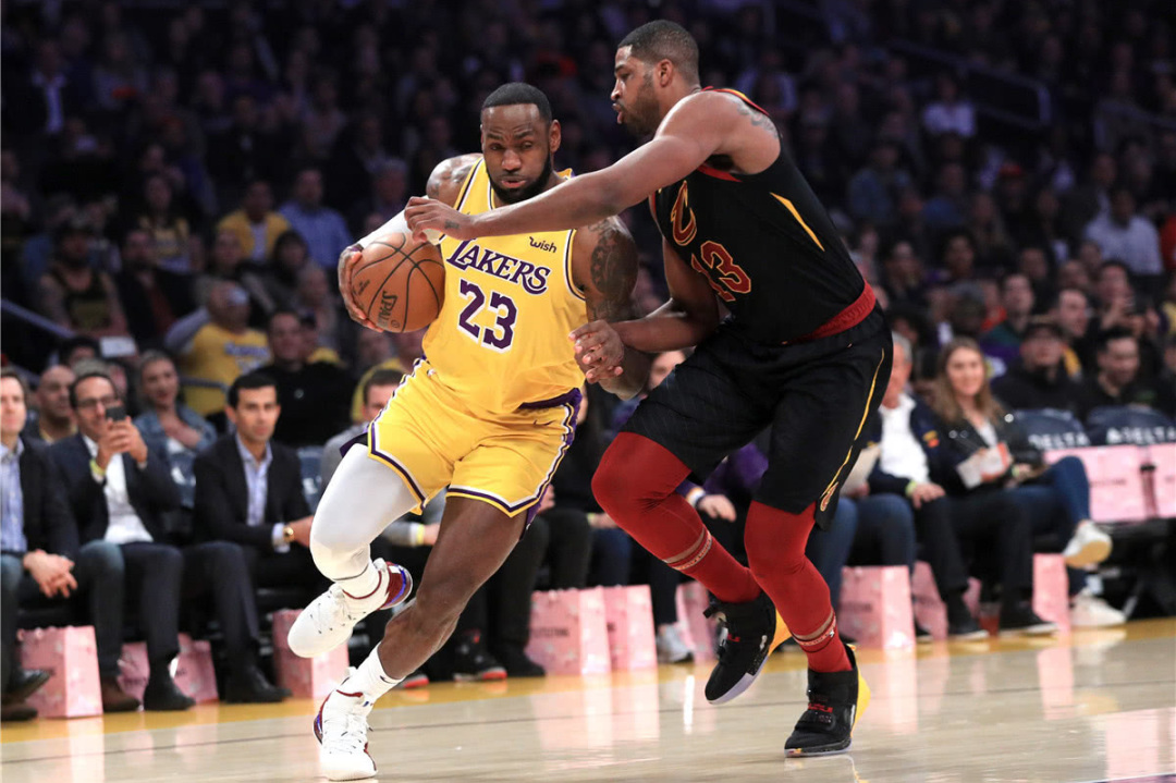 nba有哪些步伐(NBA现役最难防守的8大脚步，每个过人都让防守者猝不及防)