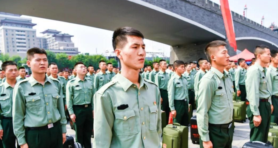 同样是参军入伍，在校生和毕业生之间的差距，差的不是一星半点
