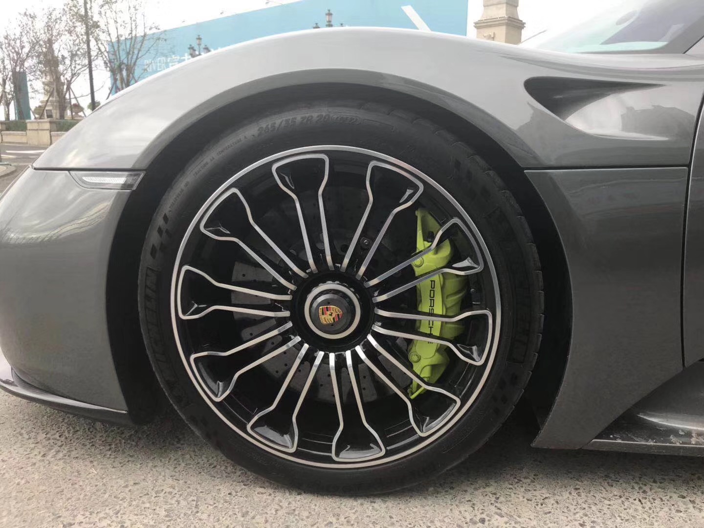 一台属于未来十年的超级跑车——保时捷918 Spyder