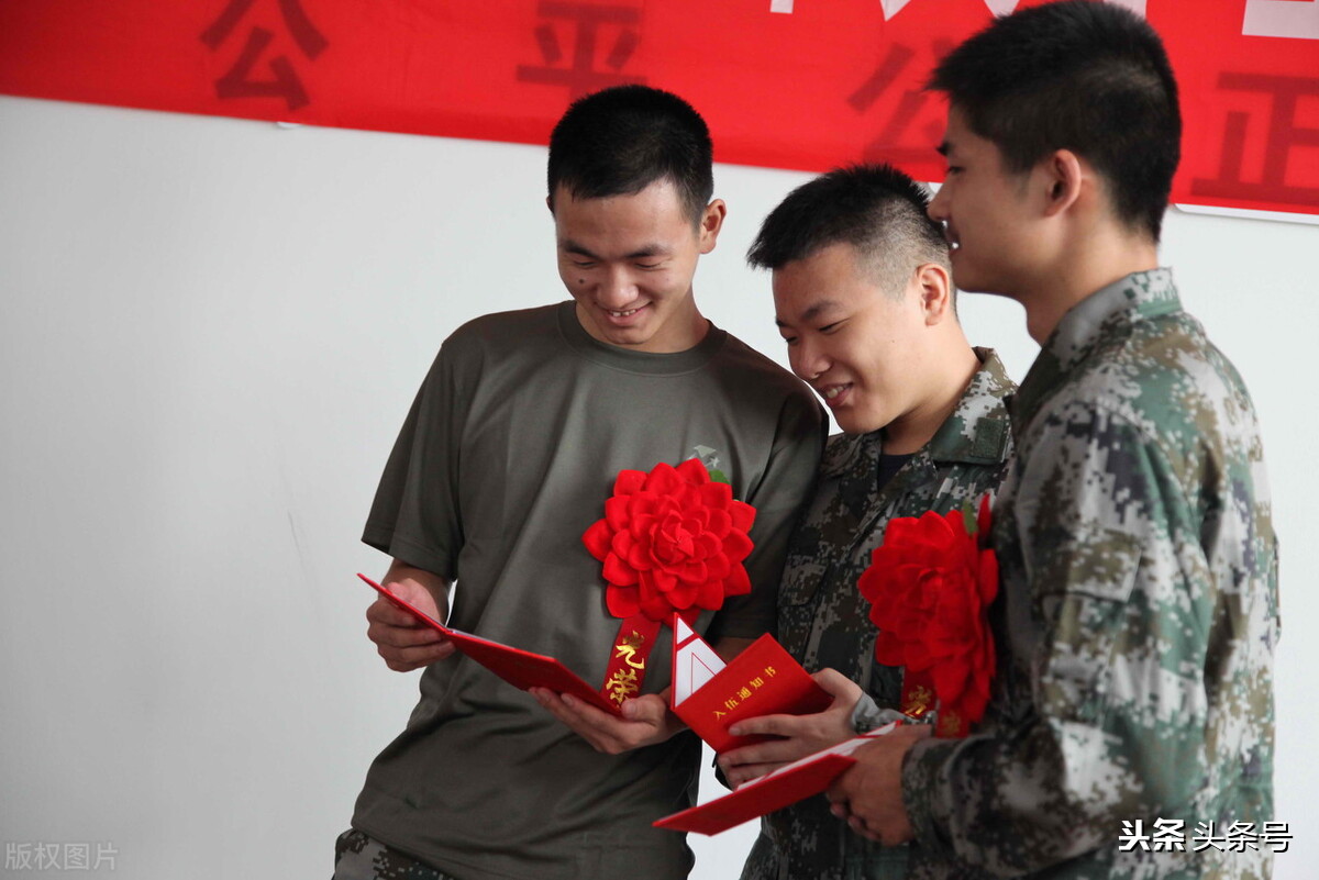 2022年当兵最好不要大学没毕业去，六点原因，利与弊说清楚