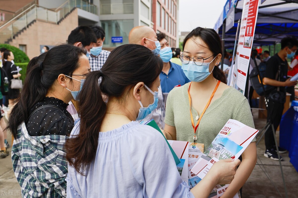 本科二批征集志愿，缺额人数1800+，过本科线就能报考