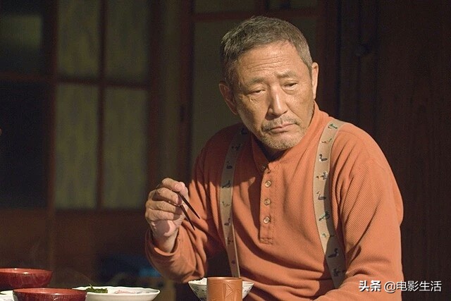 神探伽利略第二季粤语在线(日本国民级演员给小透明作配？这片胆子可真够大)