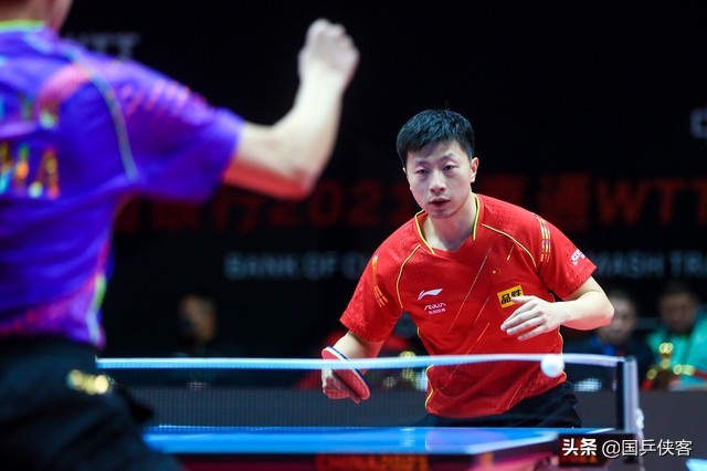 乒坛第一人，马龙4-2樊振东，成功卫冕奥运男单冠军，比心庆祝