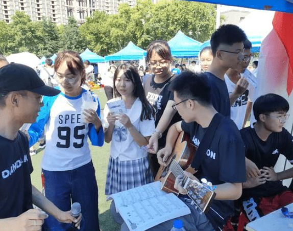 大学要开学了，社团和学生会要不要参加，不参加的学生未来会如何