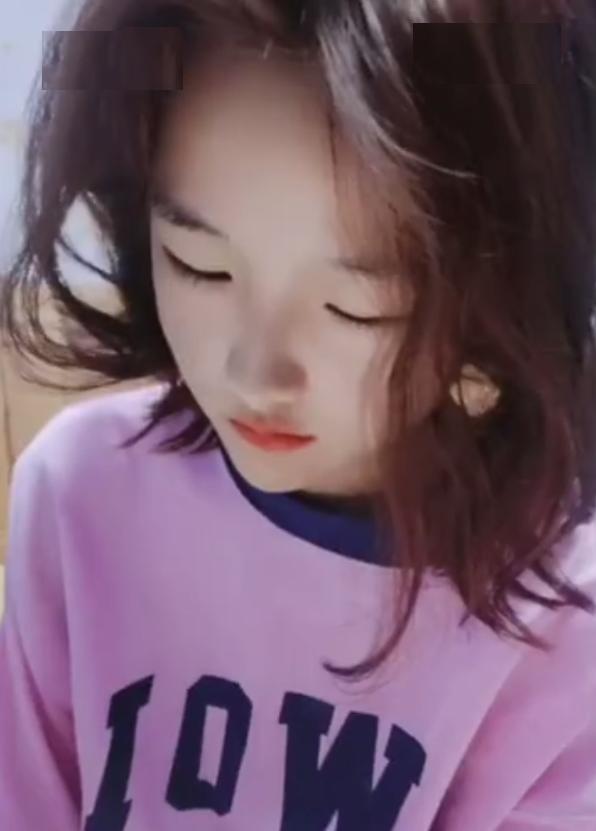 萌妹学霸查分从容淡定，数学获得150分满分，网友对其评价很高