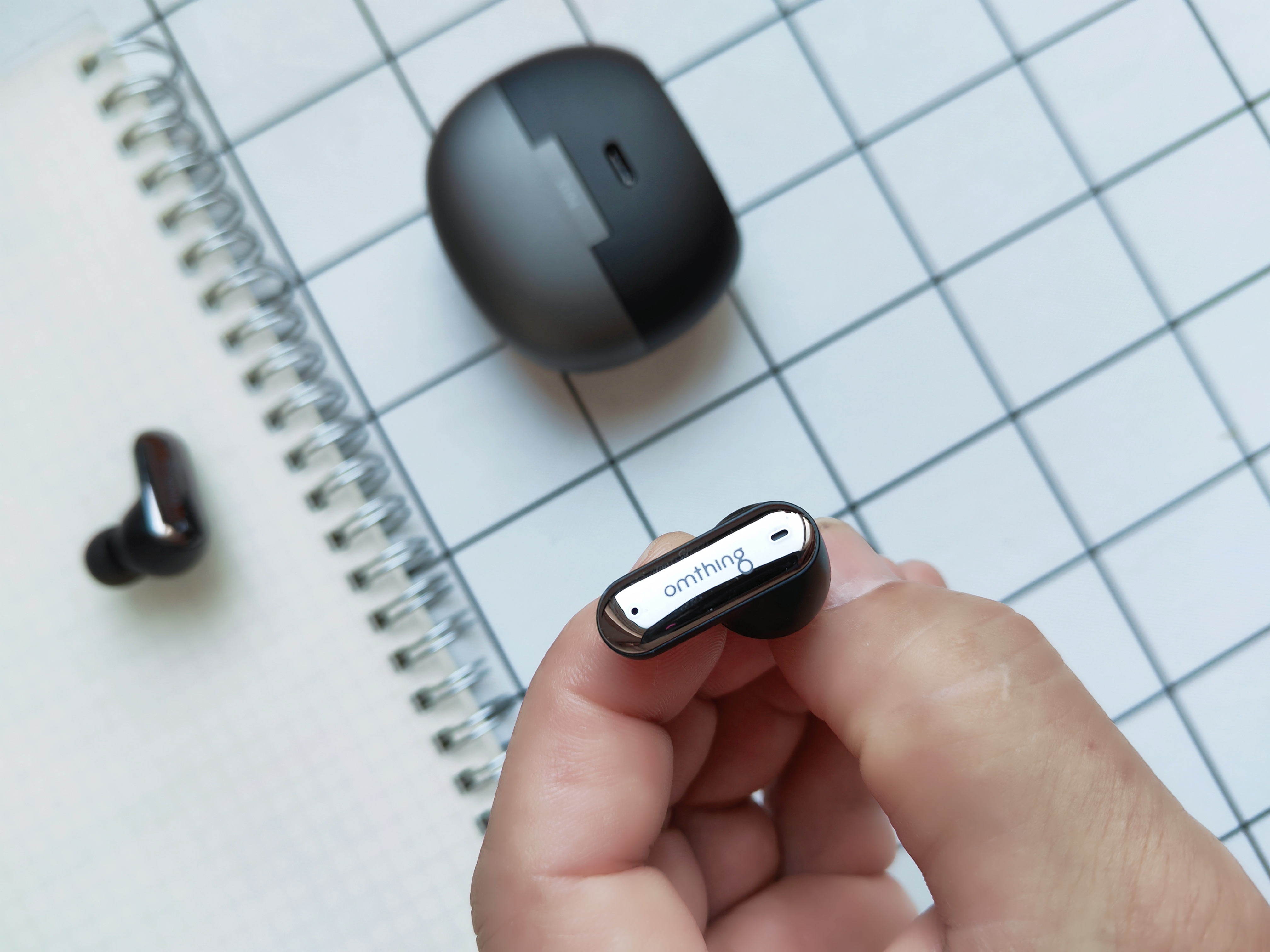 万魔声学旗下子品牌omthing推出首款主动降噪耳机AirFree